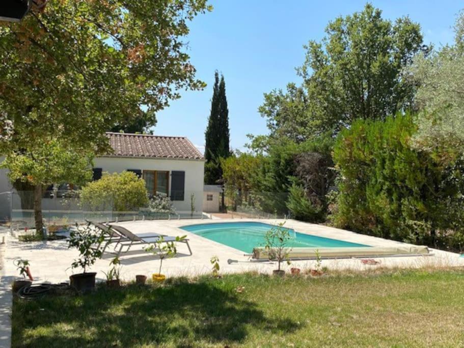 Maisonnette A La Campagne. Ideal Teletravail Éguilles